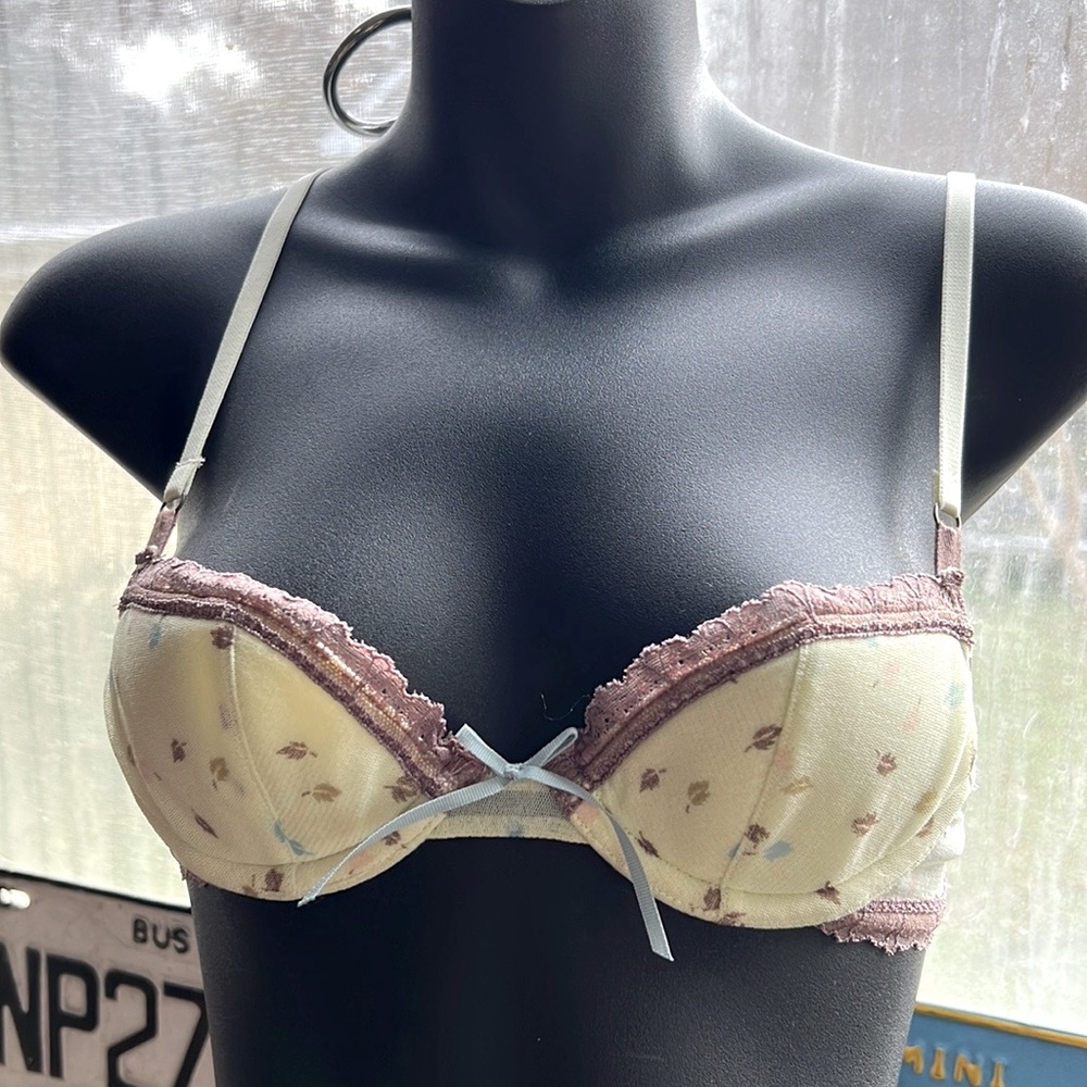 Victoria’s Secret Vintage Lace Demi Balconette Bra NEW w/o tags